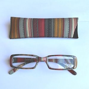 Readers +1.50 with matching soft case.